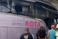 Ônibus invade rodoviária, mata 2 pessoas e deixa feridos na Bahia
