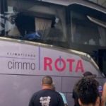 Ônibus invade rodoviária, mata 2 pessoas e deixa feridos na Bahia