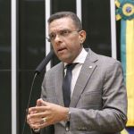 Deputado apresenta PL que pode garantir prisão domiciliar a Bolsonaro