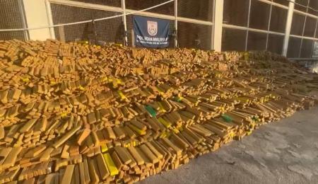 PM apreende quase 50 toneladas de maconha em bunker durante operação histórica no RJ