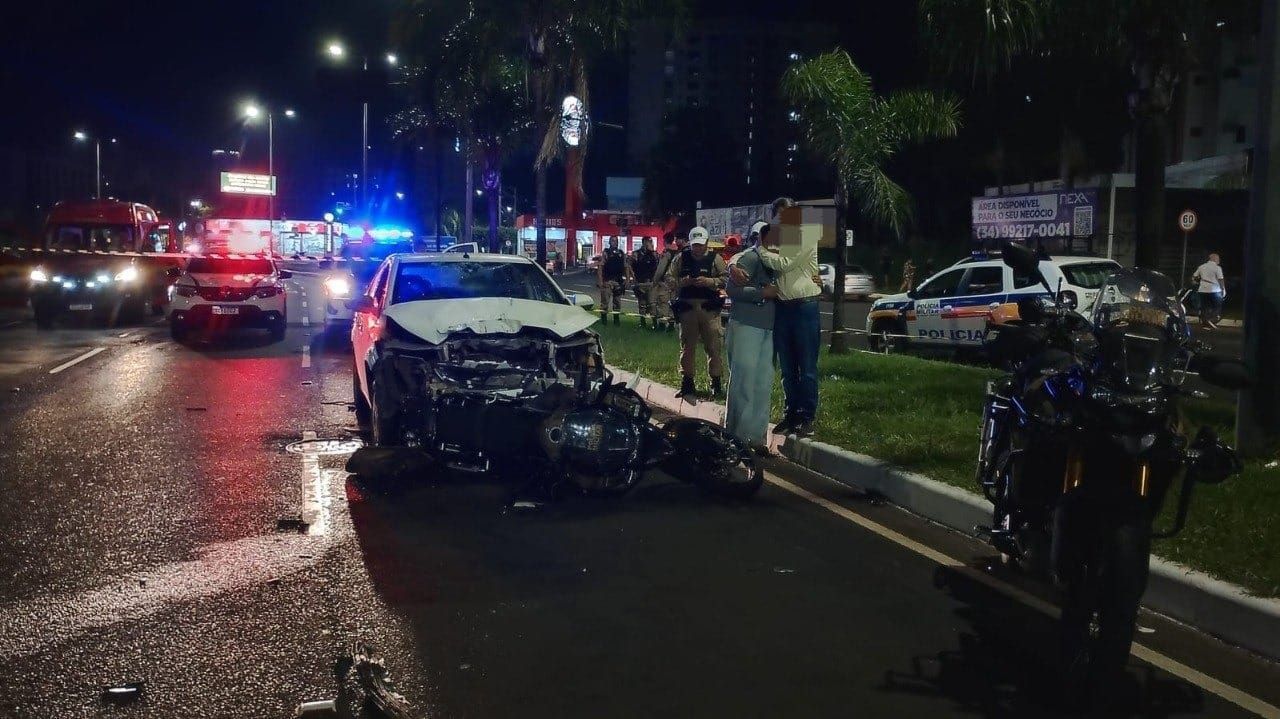Vídeo: motorista se distrai ao celular e atropela três policiais em Uberlândia