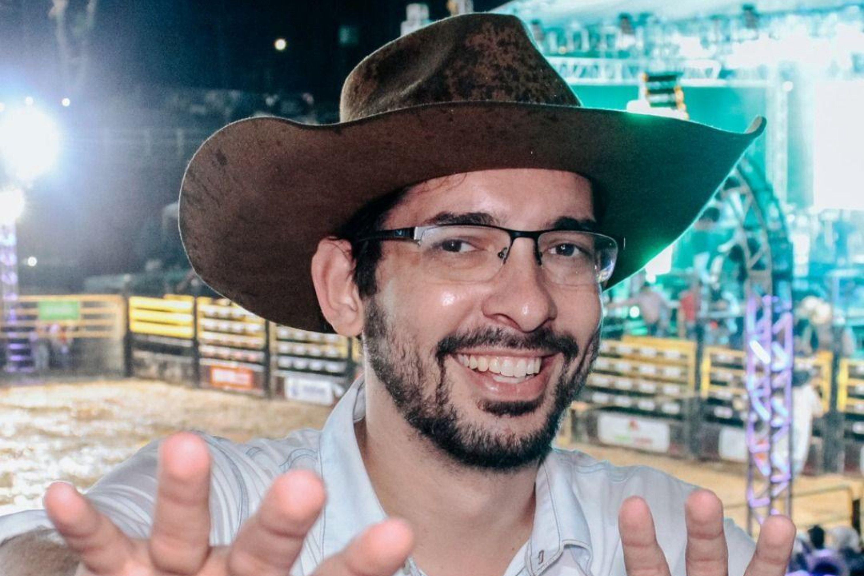 MP aciona prefeito do interior de Minas Gerais por promoção política em rodeio