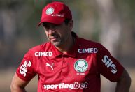 Abel faz gol em treino do Palmeiras, reclama da arbitragem e vai ao 'VAR’