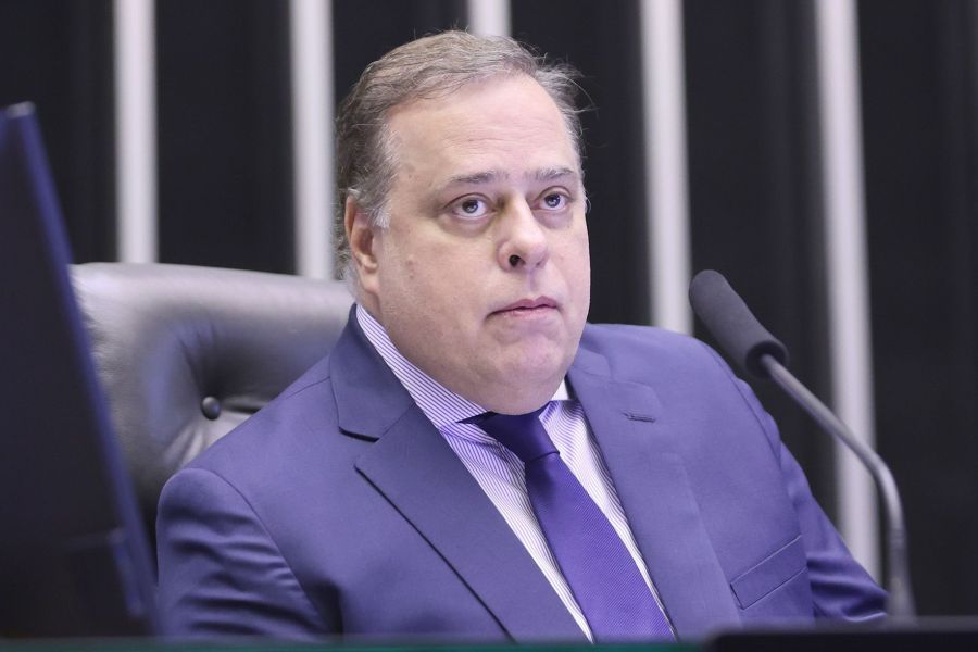 Presidente do PSDB em Minas defende Ciro Gomes como alternativa a Lula e Flávio