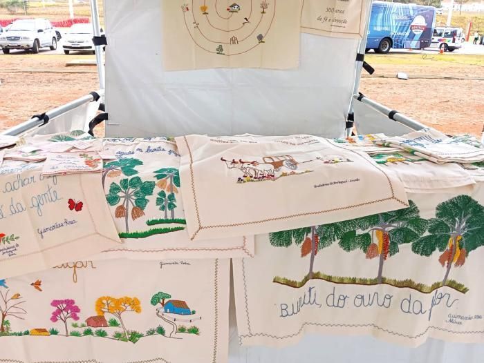 Artesãs de MG transformam bordado em renda e preservação cultural