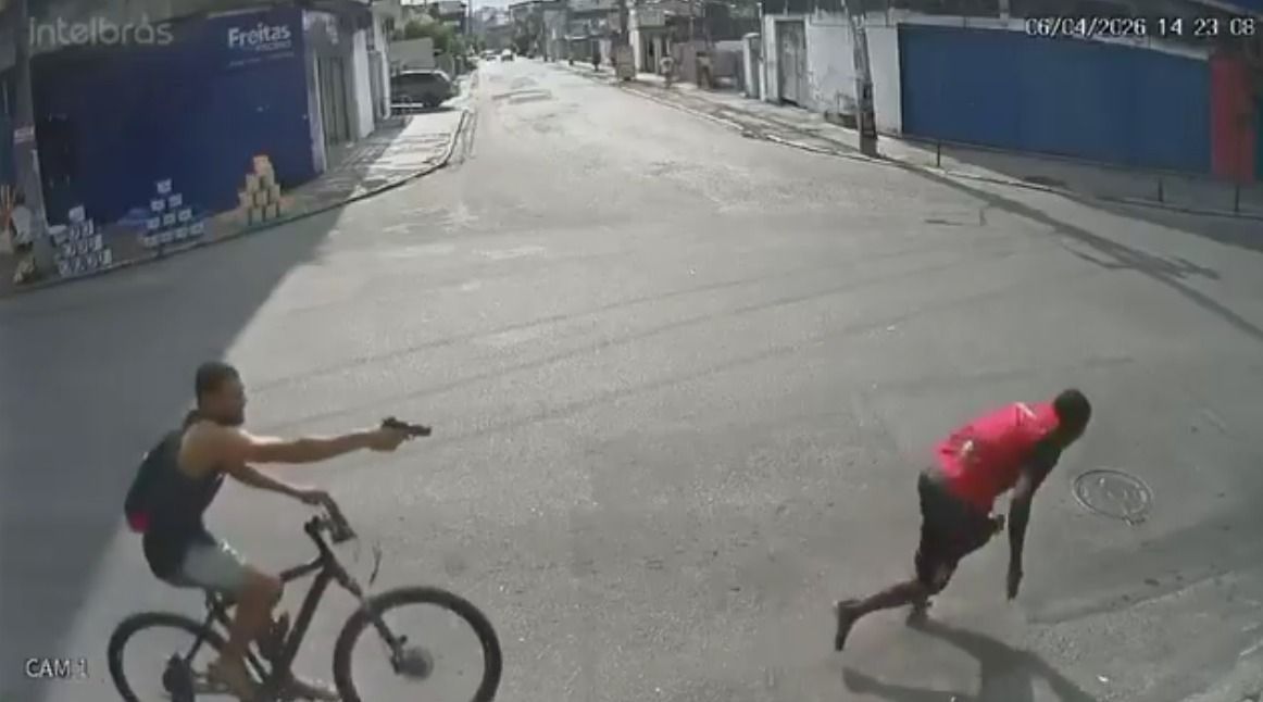 Polícia procura ciclista flagrado em vídeo atirando contra homem em situação de rua no RJ