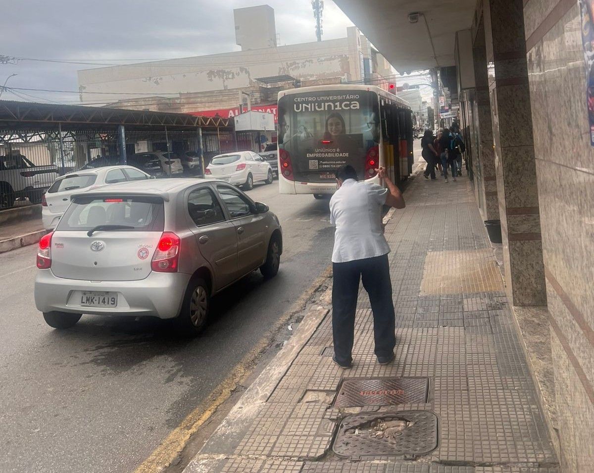 Trabalhadores do transporte coletivo fazem paralisação de advertência em Ipatinga