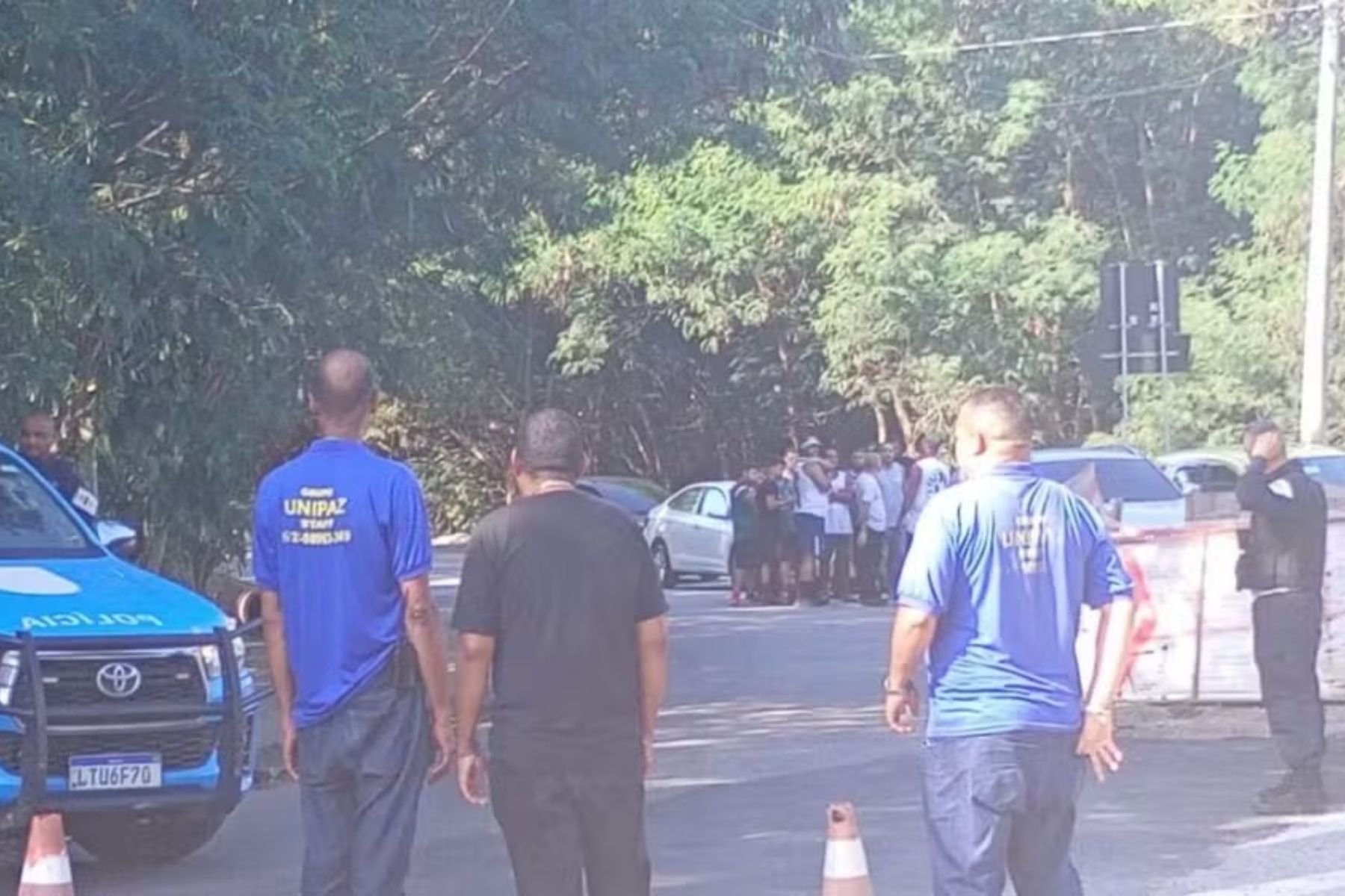 Entenda o que foi o protesto da torcida do Fluminense em frente ao CT