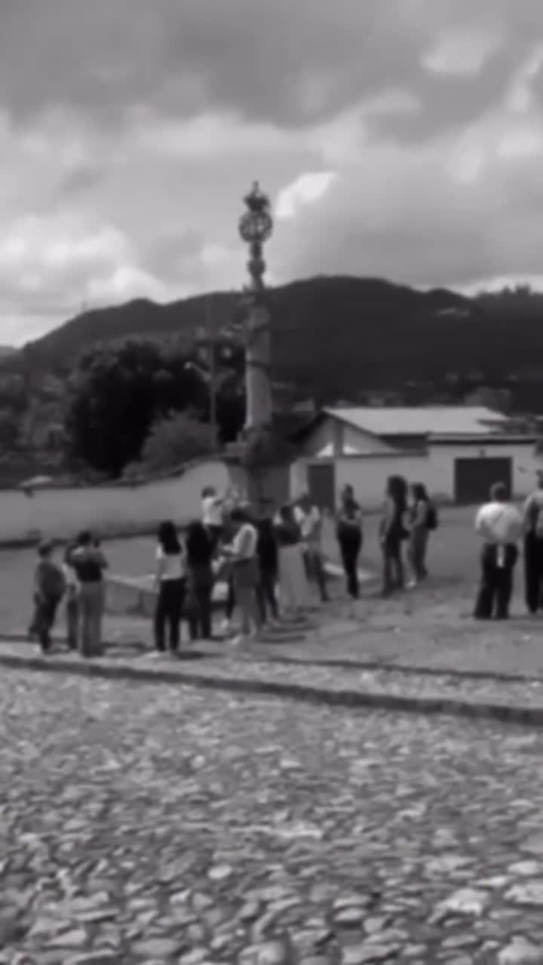 Vídeo de turistas no Pelourinho em Mariana gera reação após encenação de escravidão