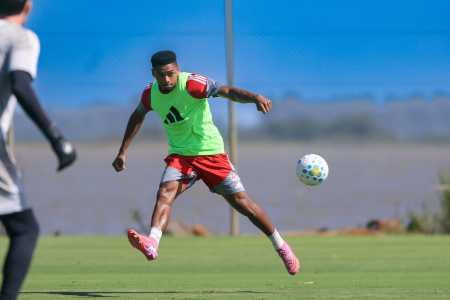 Victor Gabriel em treino do Inter no CT Parque Gigante, em Porto Alegre