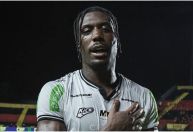 Athletic anuncia renovação de contrato com artilheiro do ano; saiba detalhes