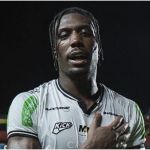 Athletic anuncia renovação de contrato com artilheiro do ano; saiba detalhes