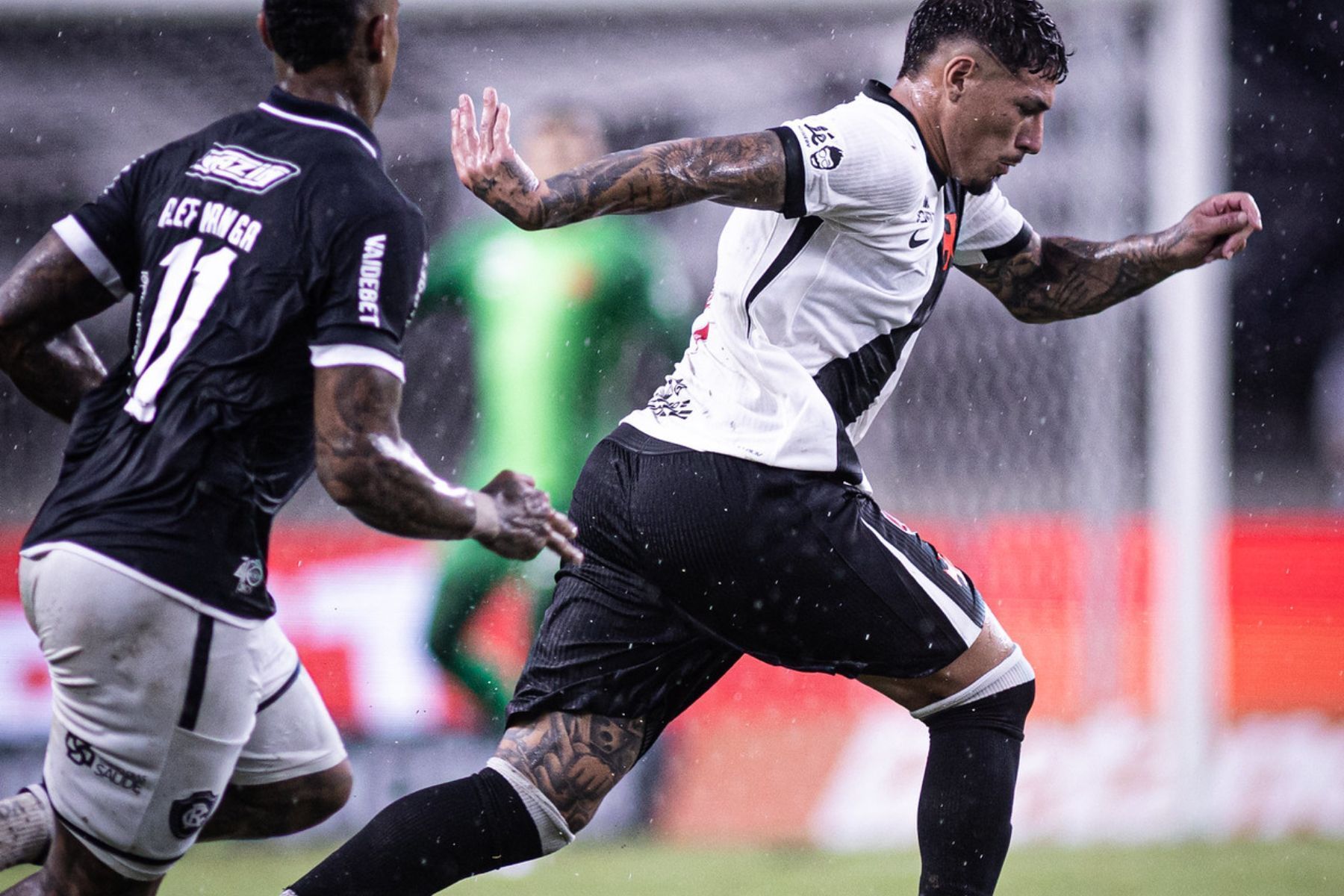 Renato terá desfalque na zaga do Vasco diante do São Paulo, além de dúvida no meio