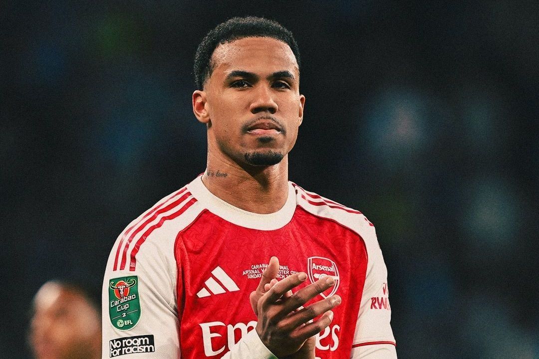 Zagueiro cortado da Seleção deixa jogo do Arsenal com dores e vira preocupação