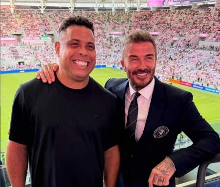 Ronaldo e Beckham durante abertura de estádio em Miami