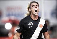 Argentino encerra jejum de gols no Vasco e acirra disputa pela titularidade