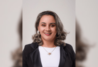 Vereadora é flagrada fazendo gesto obsceno durante sessão no interior do Ceará