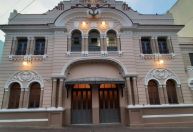 Exposição de artesanato ocupa o Theatro Municipal Capitólio