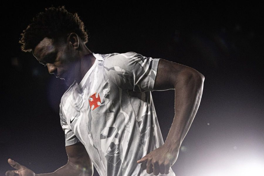 Volante do Vasco desabafa sobre chances perdidas: ‘Adversário não tem dó’