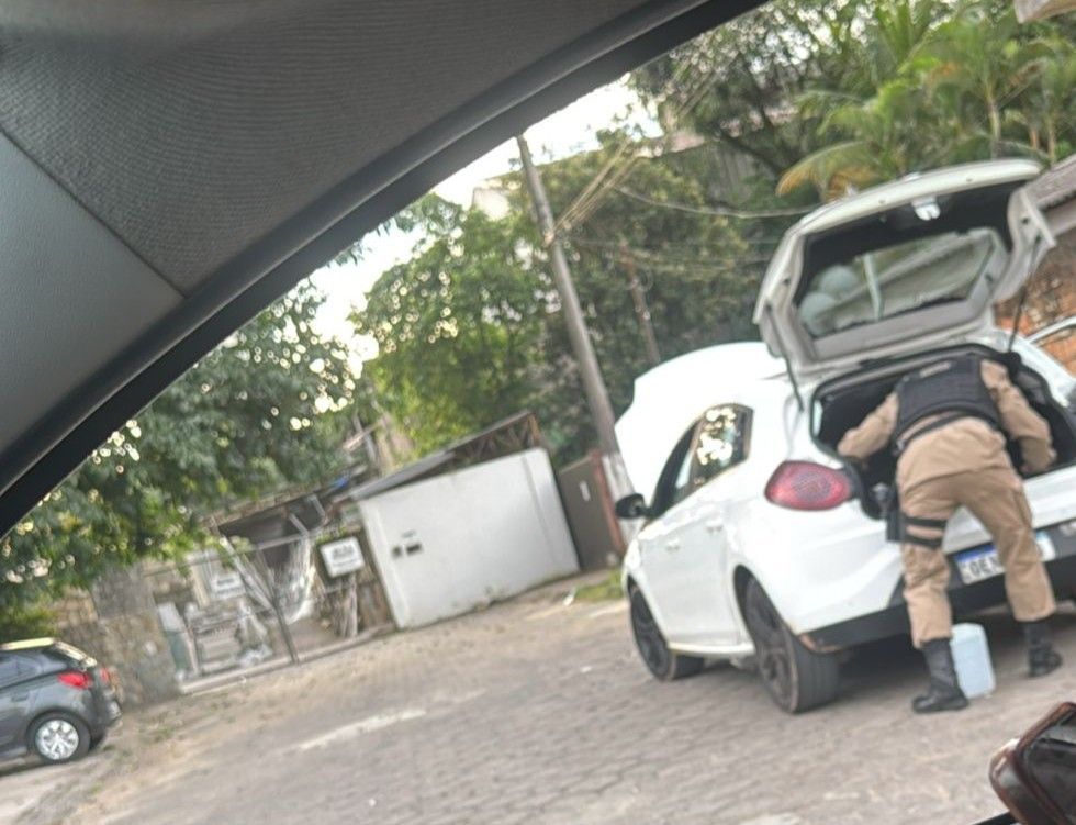 Negociação de drogas em Iapu termina com casal preso em Timóteo