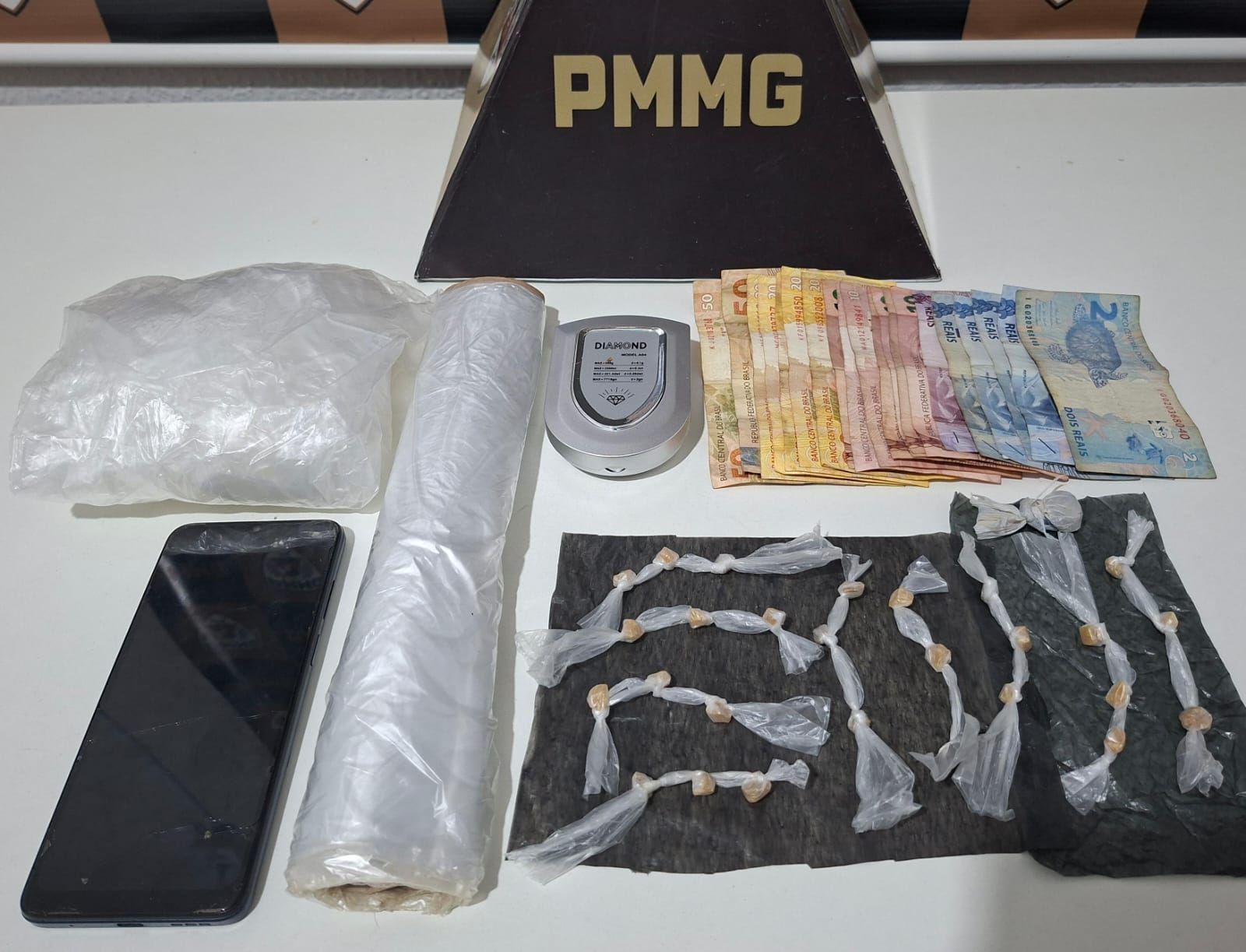 Drogas apreendidas e suspeitos de tráfico presos em Timóteo