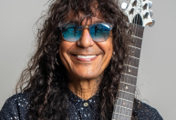 Luiz Caldas celebra 40 anos de 'Magia' com show intimista no Sesc Palladium