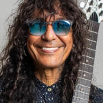 Luiz Caldas celebra 40 anos de 'Magia' com show intimista no Sesc Palladium