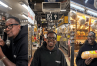 Cantor Mumuzinho visita o Mercado Central e se declara a Belo Horizonte