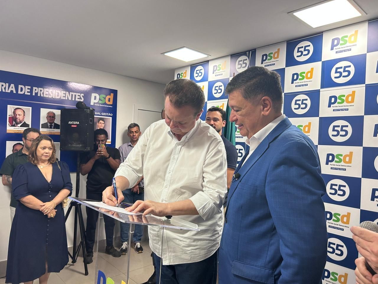 Carlos Viana se filia ao PSD com aceno à 'união' da centro-direita