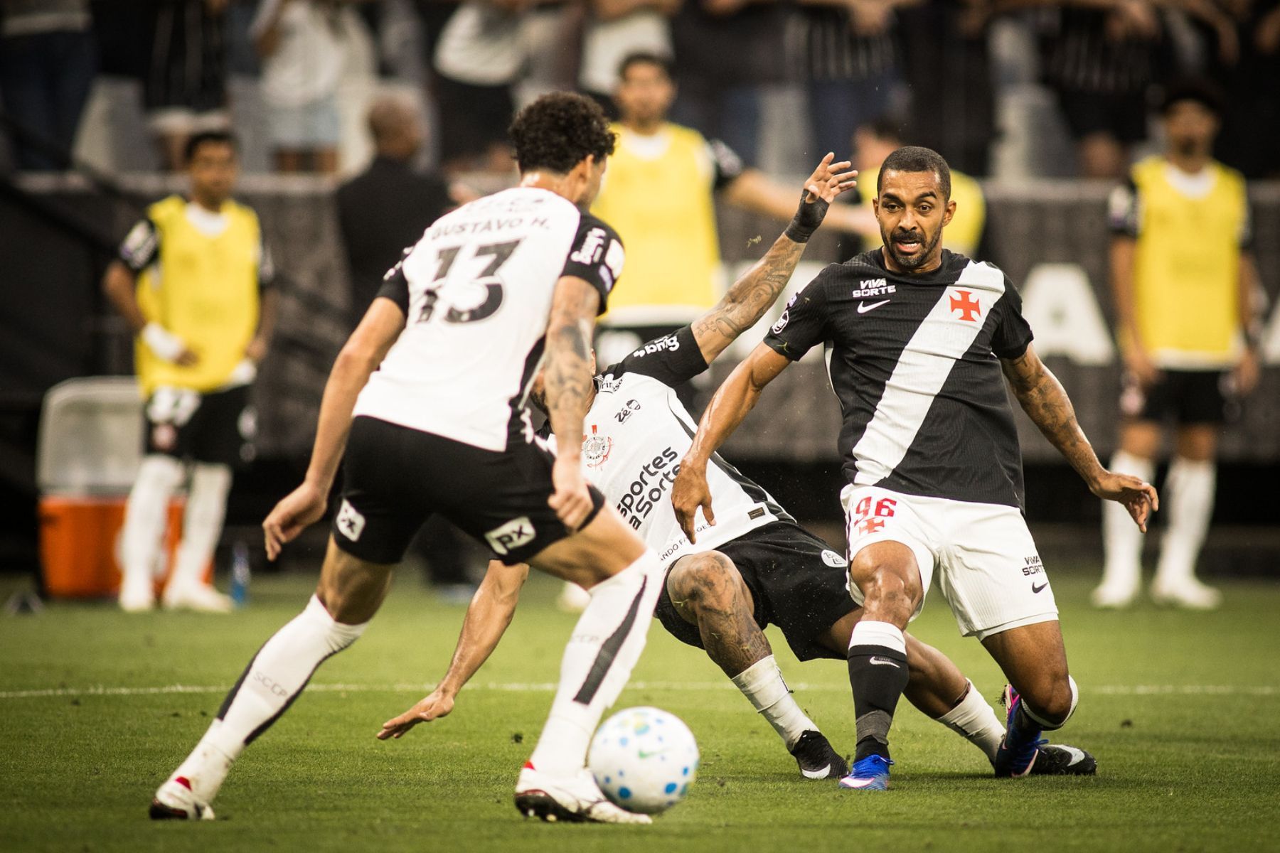 Defesa do Vasco tem desempenho pior do que em anos de rebaixamento; entenda