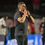 Jair Ventura valoriza desempenho do Vitória contra o São Paulo: 'Ficou barato'
