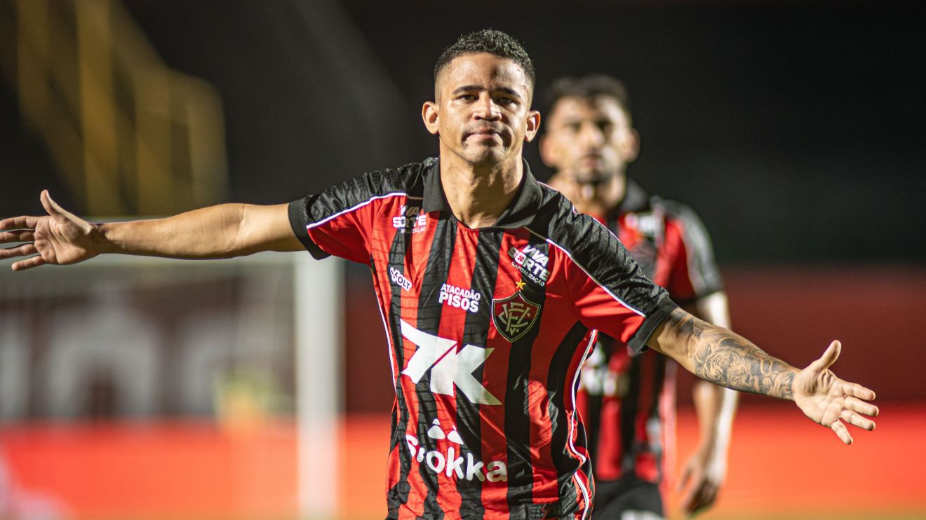 Erick sai do banco para resolver, e Vitória vence Piauí na Copa do Nordeste