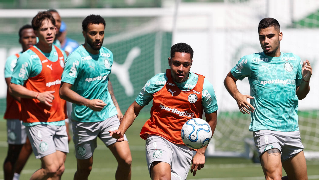 Vitor Roque volta? A provável escalação do Palmeiras contra Sporting Cristal