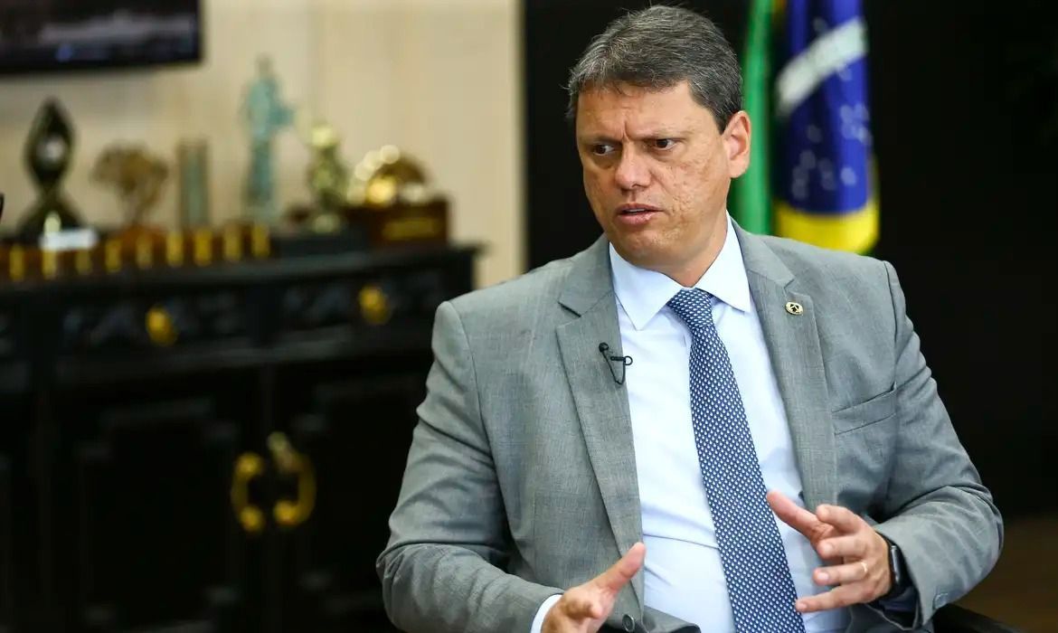 São Paulo deve aderir à proposta de Lula para frear alta do diesel, diz Tarcísio