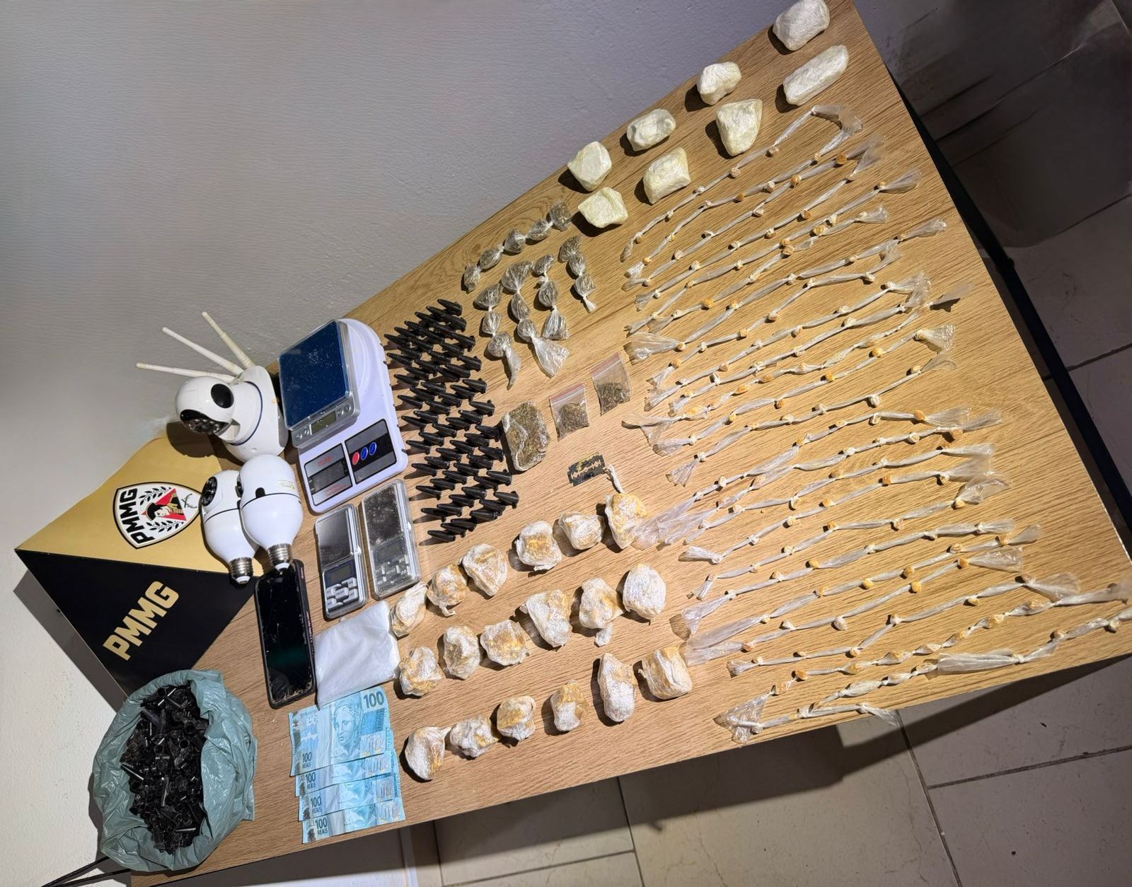 Suspeitos são presos por tráfico de drogas durante operação policial em Belo Oriente
