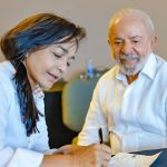 Senadora critica rumo do PSD, deixa o partido e abraça o PT