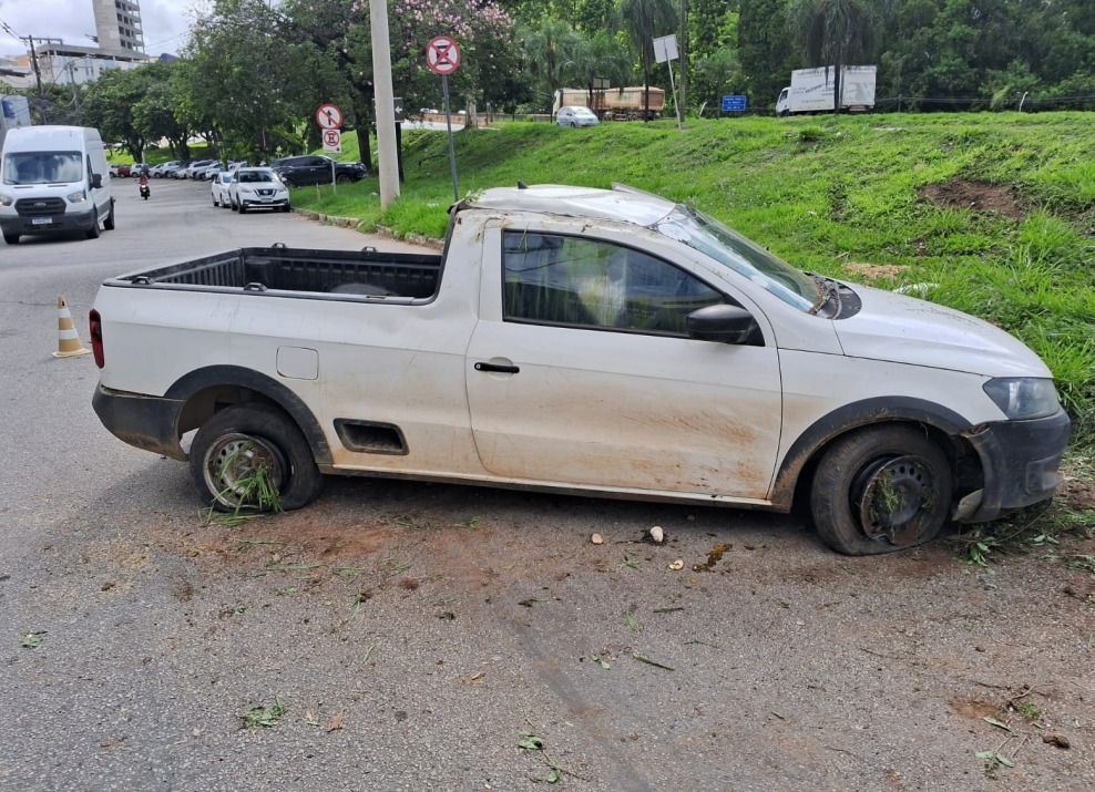 Câmeras de segurança filmam acidente com ex-vice prefeito de Timóteo na BR-381, em Ipatinga