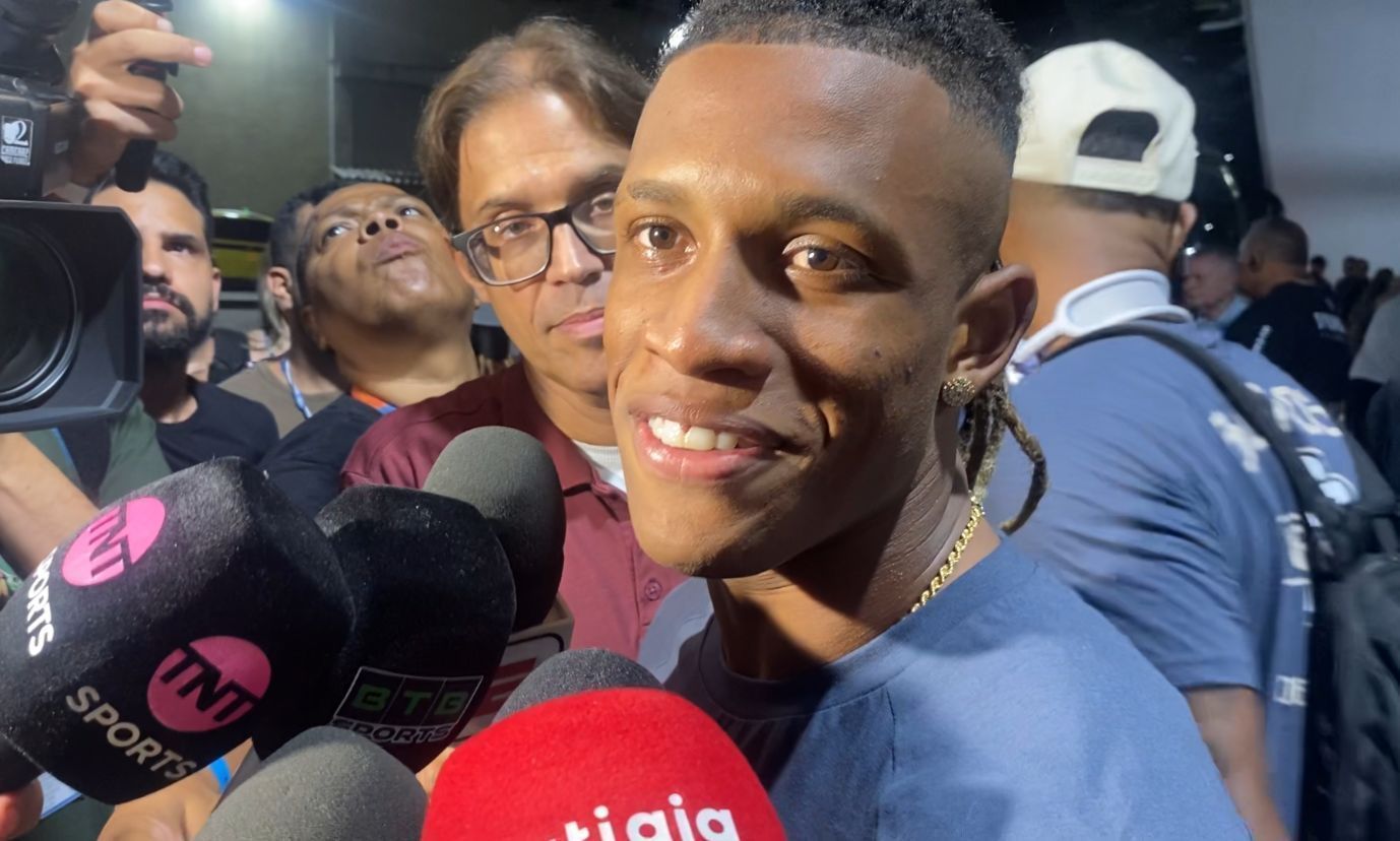 Danilo fala sobre impressão na Seleção e provoca o Vasco: 'Quem ri por último...'