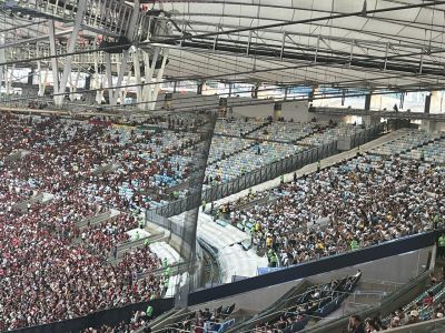 Maracanã instala rede de proteção entre a torcida visitante a os rubro-negros no Setor Sul