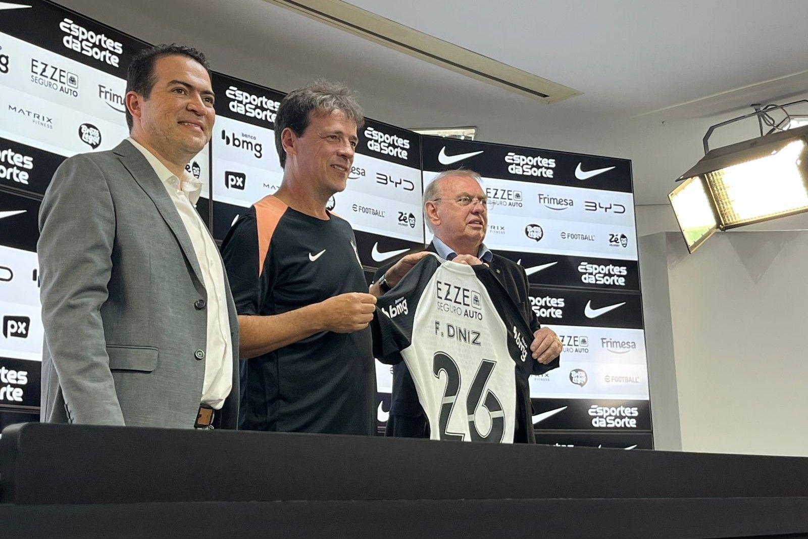 Fernando Diniz abre o jogo sobre pressão da torcida do Corinthians