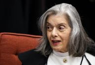Cármen Lúcia anuncia saída antecipada da presidência do TSE