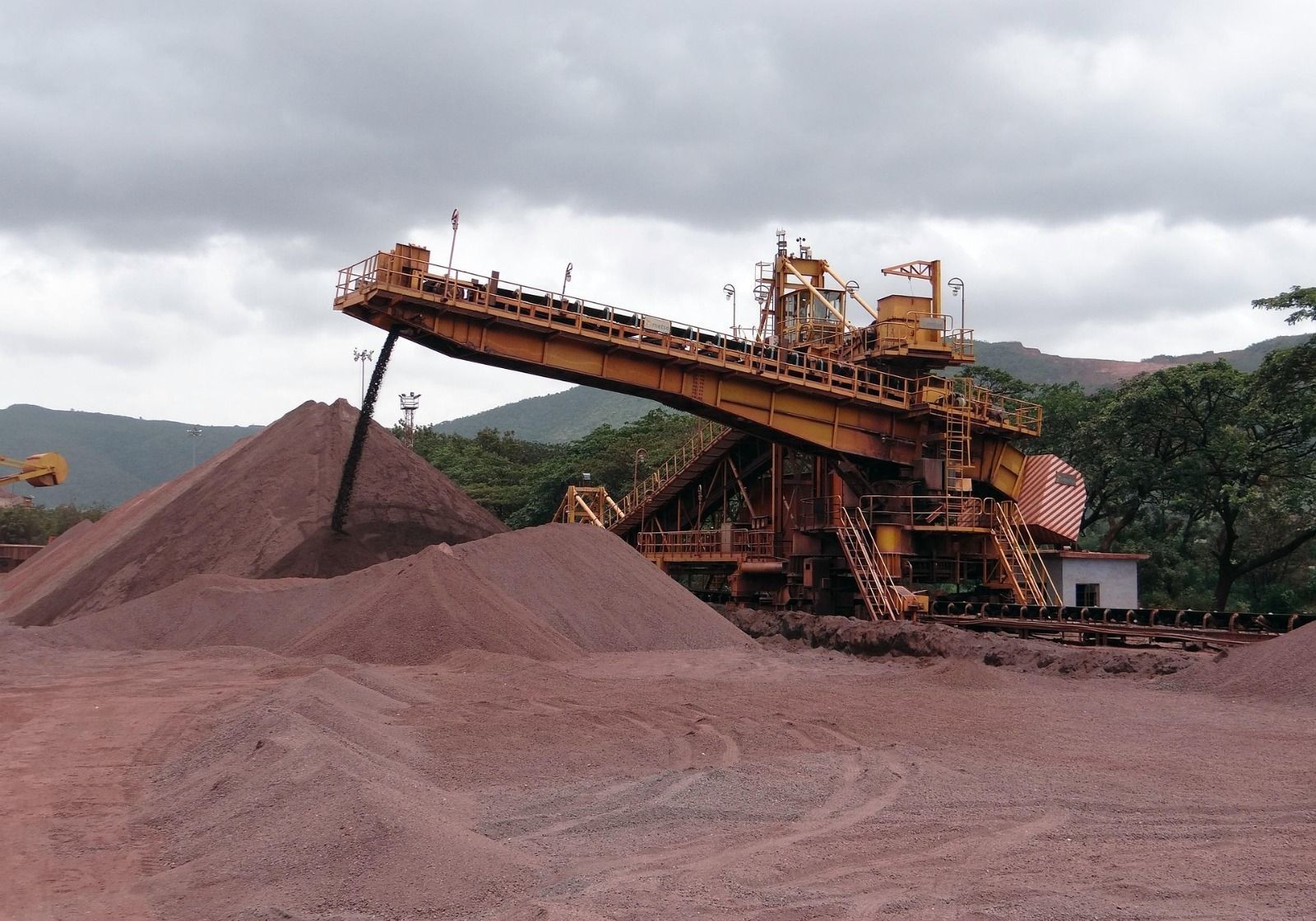 Guerra no Oriente Médio traz riscos para o setor de minério de ferro no Brasil