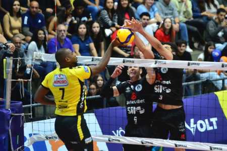 Jogo entre Praia Clube e Guarulhos