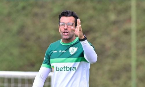 Alberto Valentim, técnico do América