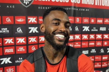 Ramon, do Vitória, durante entrevista na zona mista