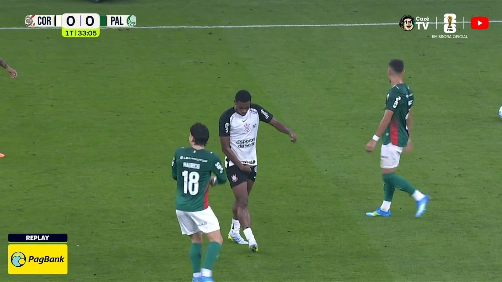 Jogador do Corinthians é expulso contra o Palmeiras por fazer gesto obsceno