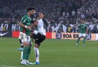 Titular do Corinthians é expulso por agressão a atacante do Palmeiras em clássico