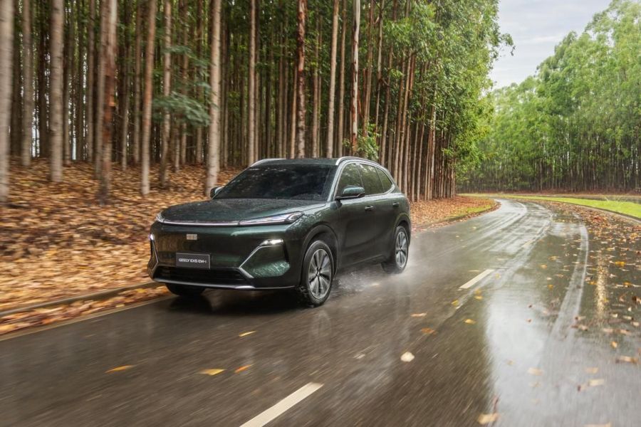 Geely EX5 híbrido chega com promessa de autonomia de 1300 km