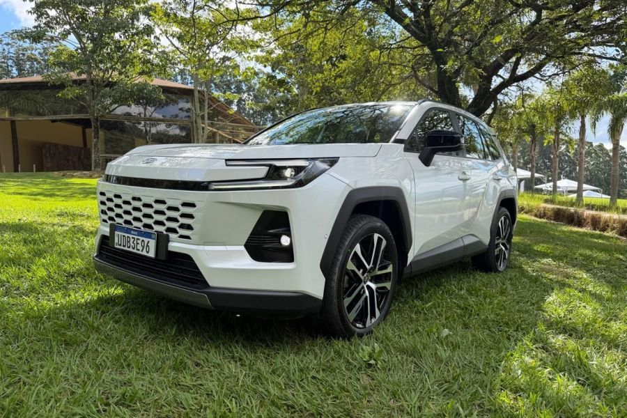 Novo Toyota Rav 4 quer recuperar espaço entre os SUVs médios no Brasil