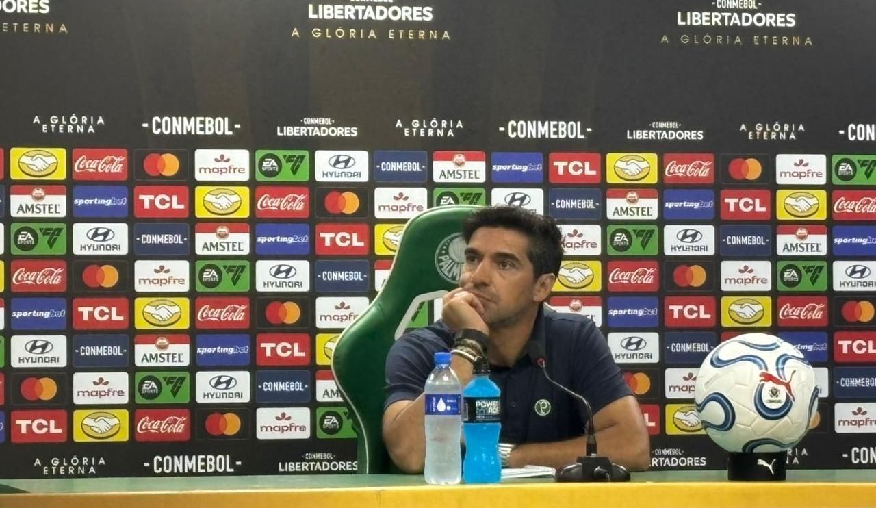 Abel opina sobre pênalti para o Palmeiras e se manifesta após punição do STJD